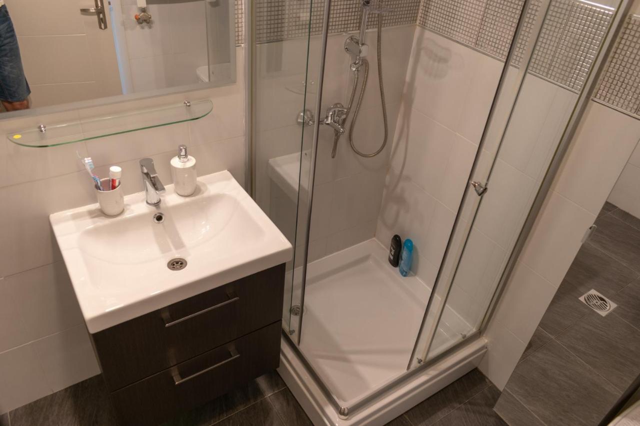 Stan na dan 021 Apartment Novi Sad Bagian luar foto