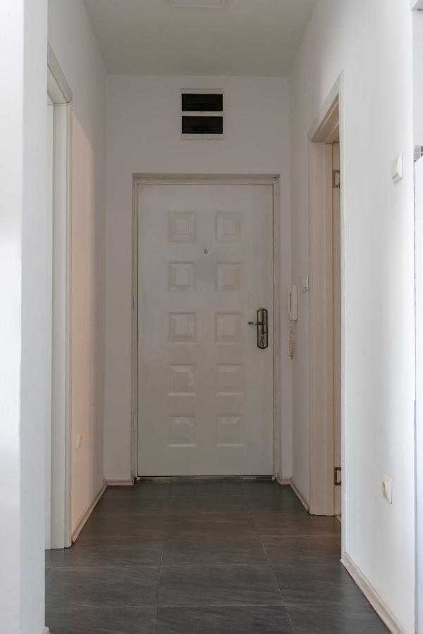 Stan na dan 021 Apartment Novi Sad Bagian luar foto