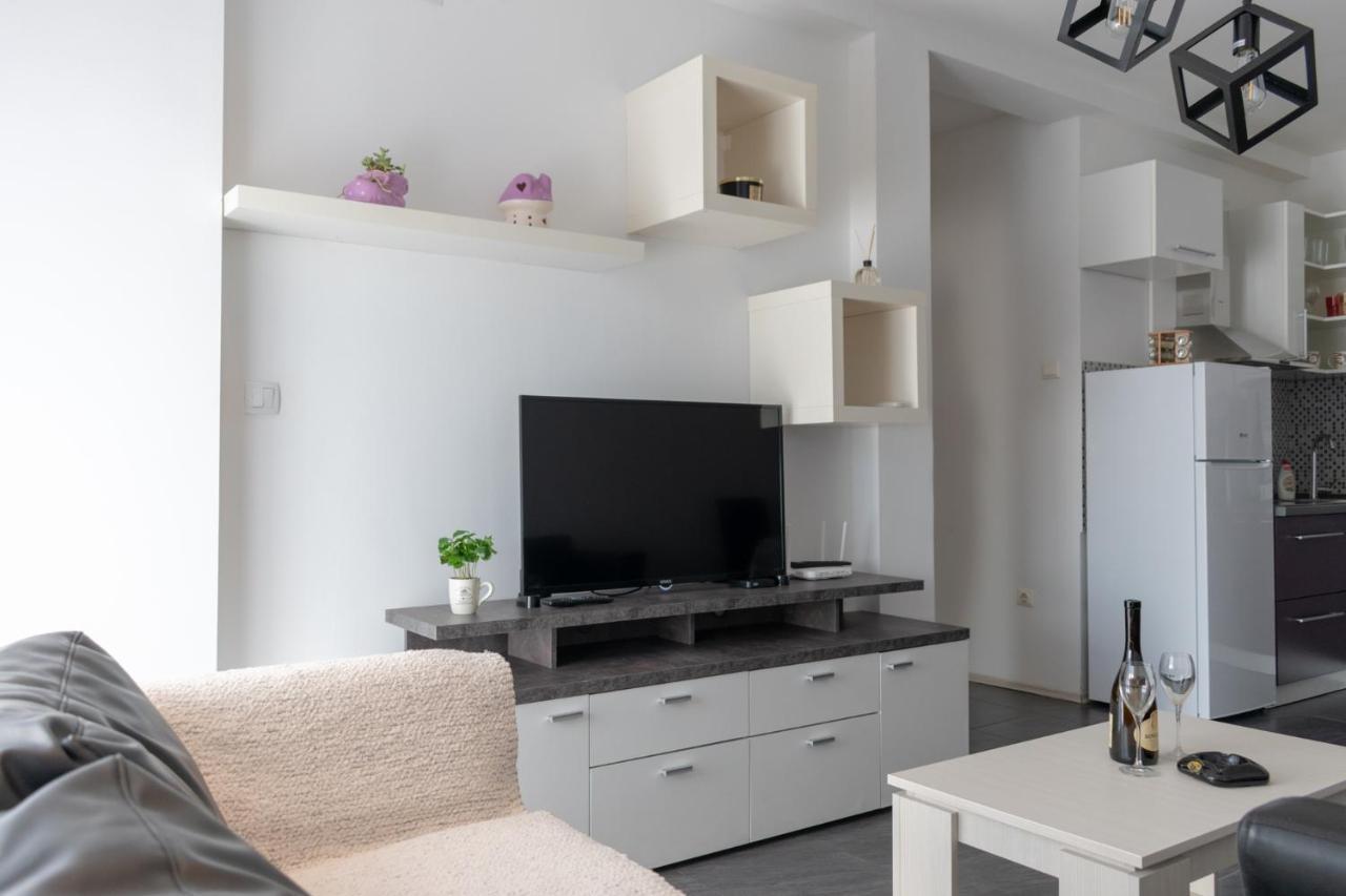 Stan na dan 021 Apartment Novi Sad Bagian luar foto