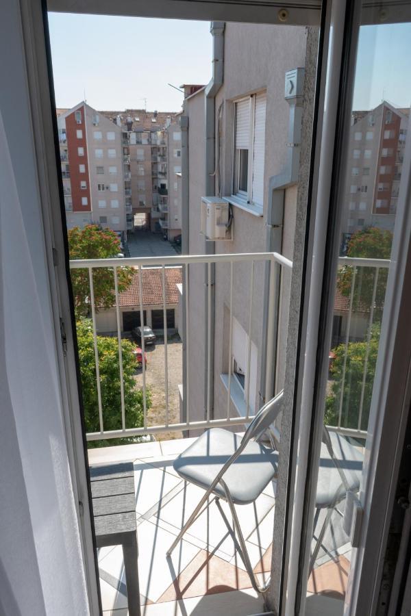 Stan na dan 021 Apartment Novi Sad Bagian luar foto
